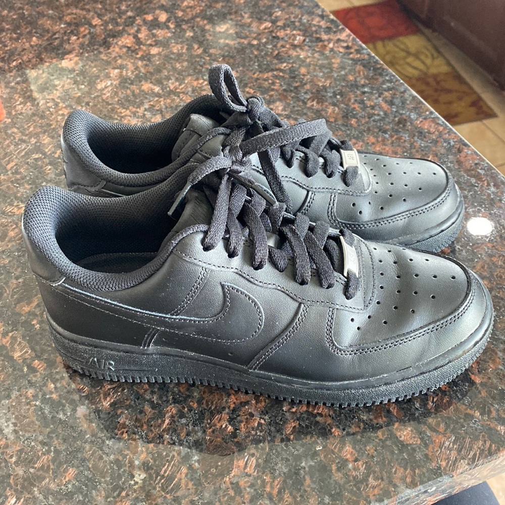 Ladies Nike Air Force 1 (sz8) Like New!
